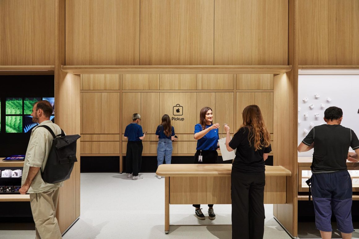 Customers can enjoy fast and easy pickup in the dedicated Apple Pickup area inside Apple Battersea in London.