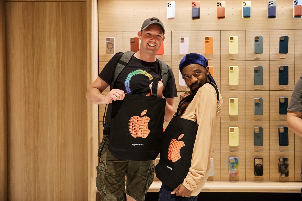 Customers show off their Apple Battersea totes.