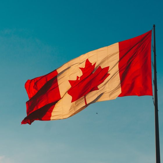 canada-flag-hermes-rivera-ahHn48-zKWo-unsplash