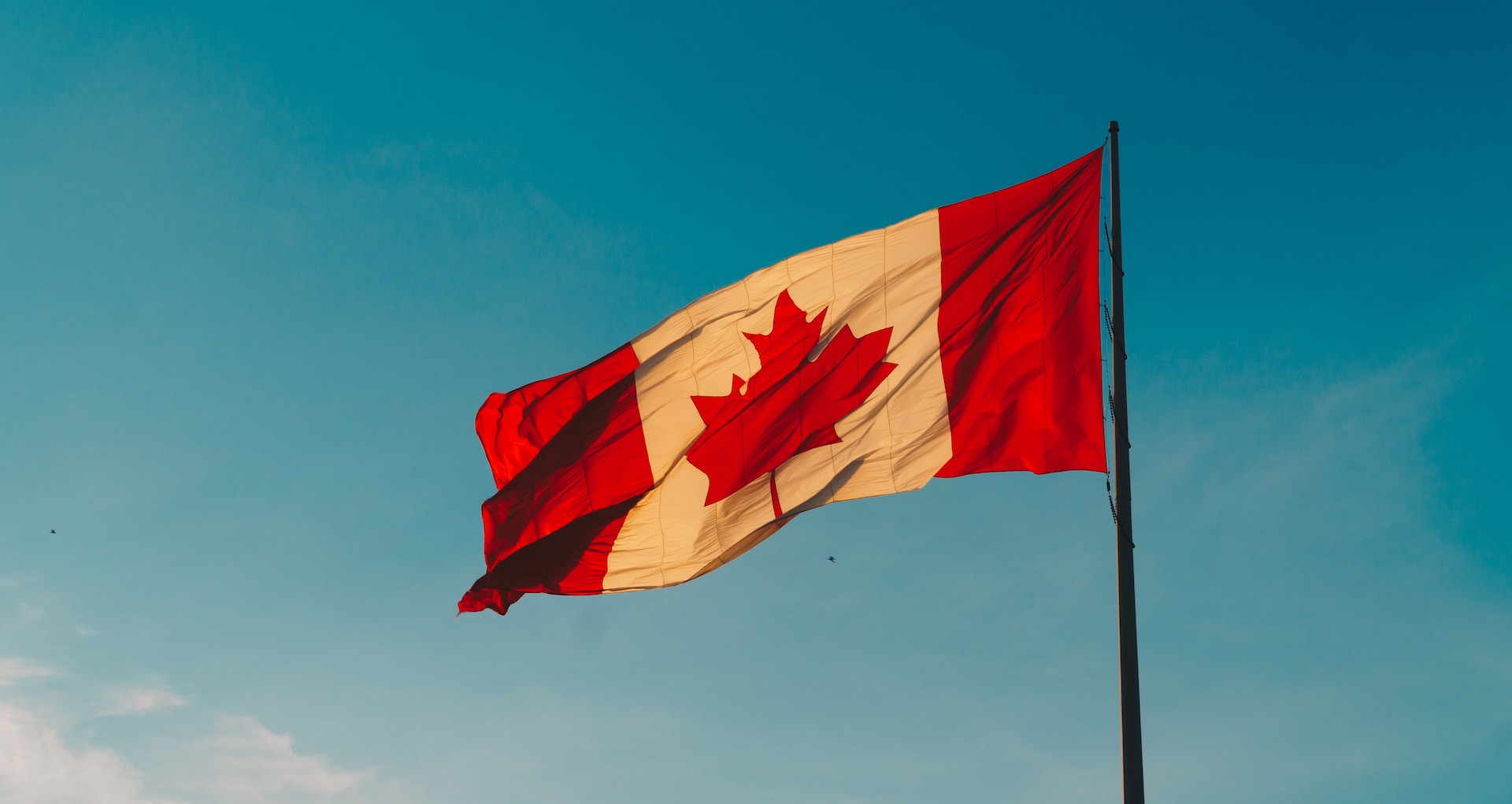 canada-flag-hermes-rivera-ahHn48-zKWo-unsplash