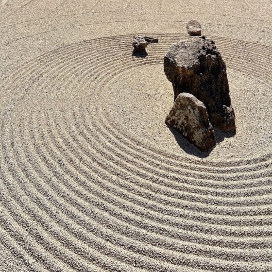 japanese-zen-garden-jennifer-goolsby-d9hhl8JXySg-unsplash